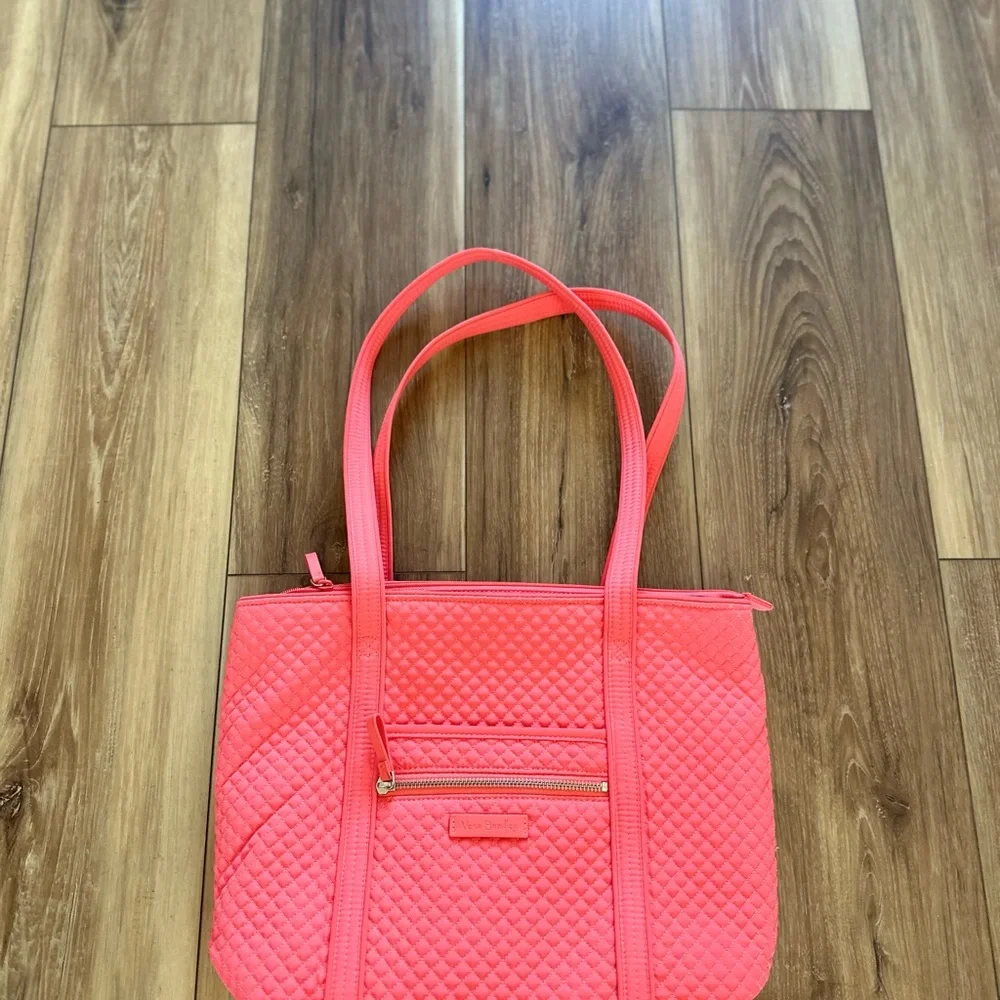 Vera Bradley womens iconic Coral Quilted Tote Bag - Picture 2 of 5